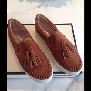 J/slide tassel slip on